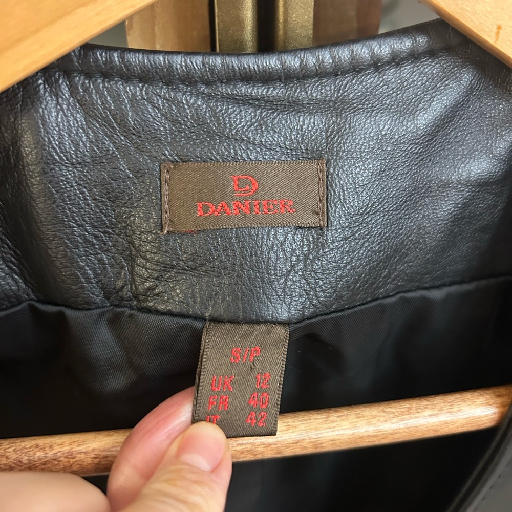 Danier Black Leather Vest - Picture 6 of 10